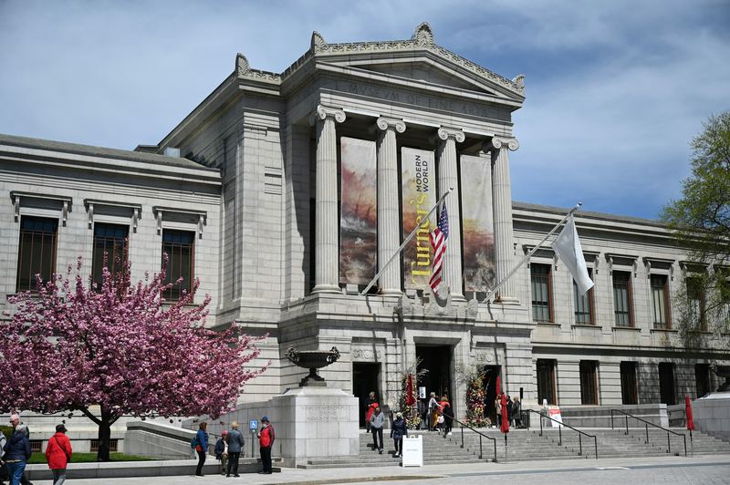 Museum of Fine Arts facade with Ionic columns